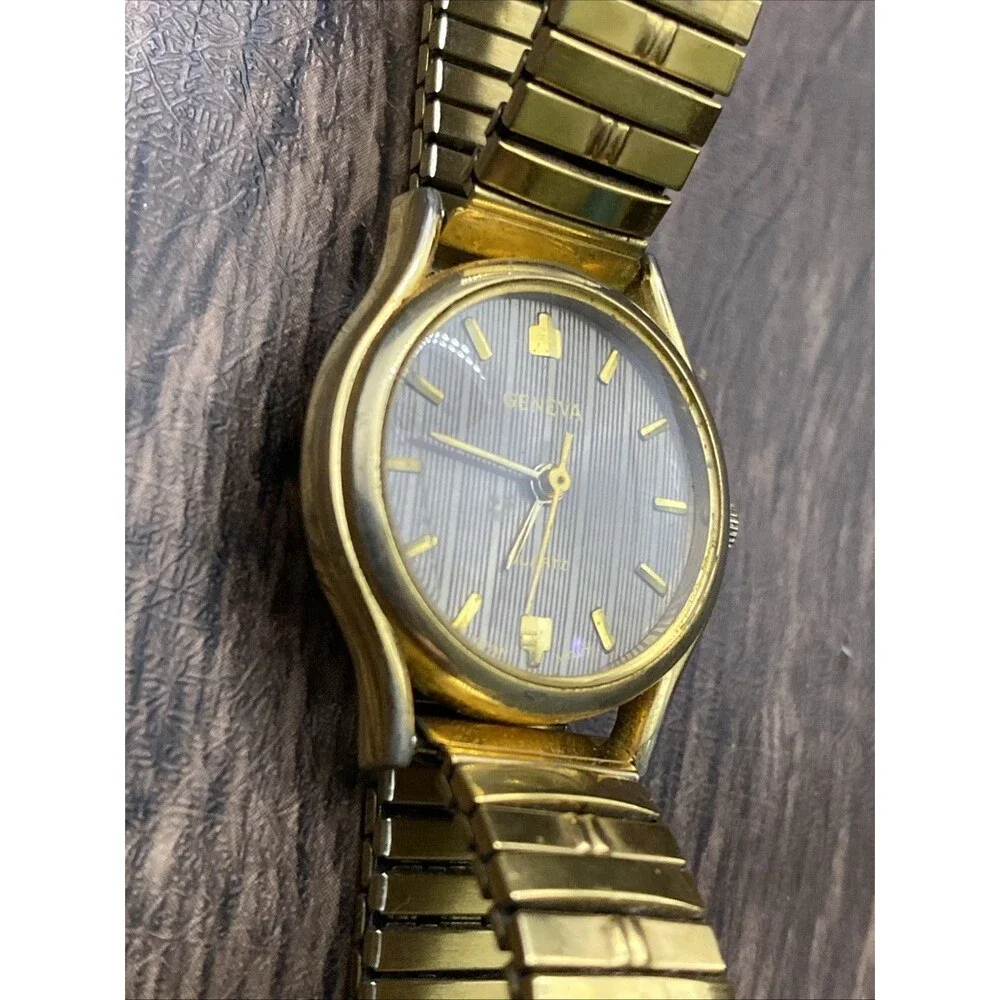 Geneva Vintage Women’s Watch Gold Tone With Beautiful Brown Lined Dial Working